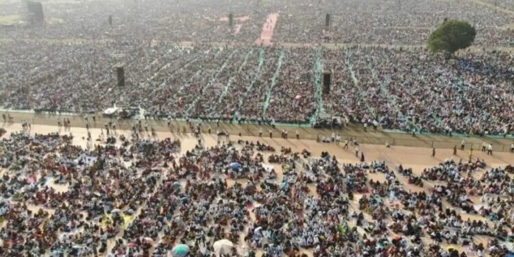 महाराष्ट्र भूषण पुरस्काराला गालबोट, आप्पासाहेब धर्माधिकारी यांच्या अनुयायांना उष्माघात..