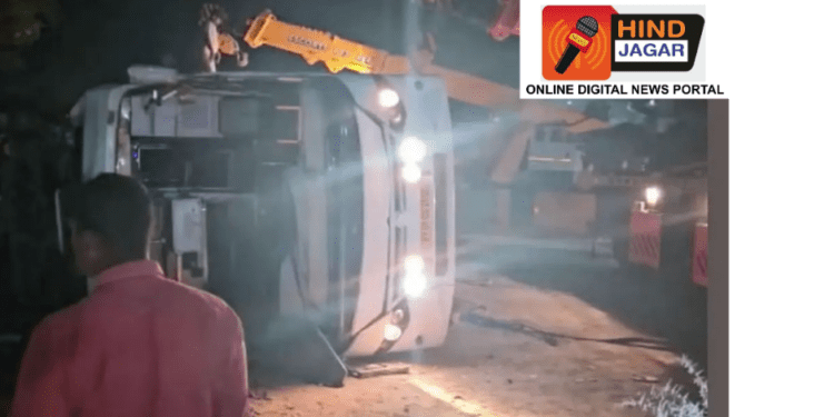 पुणे-सोलापूर महामार्गावर भीषण अपघात; खासगी बस उलटली…