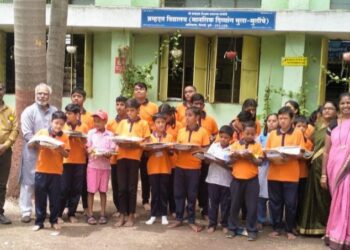 झिलकांता इंटरनॅशनल सोशल फाउंडेशन तर्फे ब्रह्मदत्त विद्यालयातील विद्यार्थ्यांना शालेय साहित्य वाटप..