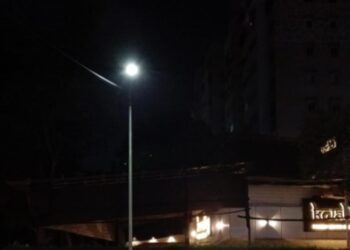 कोथरूड मधील अनेक हॉटेल ने पुणे महानगरपालिकेची परवानगी न घेता साईड मार्जिन मध्ये बेकायदेशीर पावसाळी शेड उभे केले..