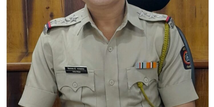 जीवे मारण्याचा प्रयत्न, वाहनांची तोडफोड करणाऱ्या टोळीला भारती विद्यापीठ पोलिसांनी ठोकल्या बेड्या अशी माहिती वरिष्ठ पोलीस निरीक्षक  श्री.विनायक गायकवाड यांनी दिली.