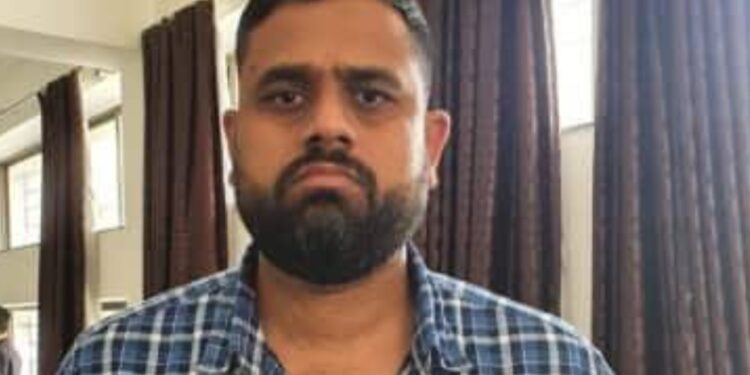 Breaking News..         ससून ड्रग्ज रॅकेट प्रकरणातील आरोपी पोलिसांच्या हातावर तुरी देऊन पळाला..