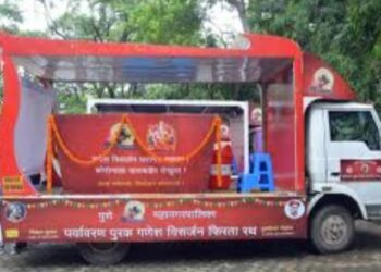 पुणे महानगरपालिका  आयुक्तांच्या अट्टाहासापोटी पुणेकरांचे दीड कोटी पाण्यात फिरत्या विसर्जन हौदात दहा टक्केच गणपतींचे विसर्जन.