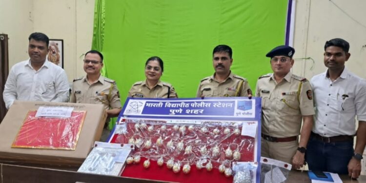 भारती विद्यापीठ पोलीस ठाणे पुणे शहर चामुंडामाता मंदीरातील दागिनेचोरी झालेली घरफोडी नवरात्रौत्सवात उघड भारती विद्यापीठ पोलीसांची कामगिरी” “