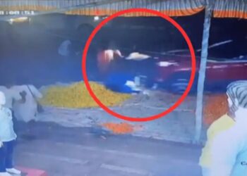 सिंहगड रोडवरील  हिंगणे चौकात रस्त्यावर पाच जणांना कारने उडवलं..