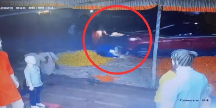 सिंहगड रोडवरील  हिंगणे चौकात रस्त्यावर पाच जणांना कारने उडवलं..