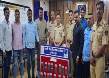 गर्लफ्रेंडला इंप्रेस करण्यासाठी २ तरुणांनी पुणे शहरात मोबाईल चोरी,भारती विद्यापीठ पोलीसांनी ठोकल्या वेड्या..