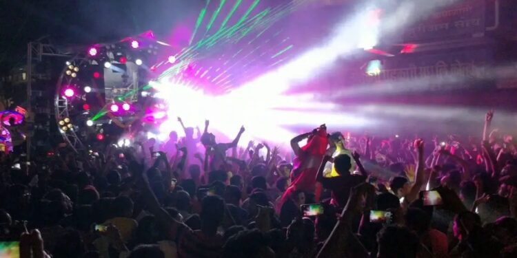 ‘लेझर बीम’मुळे पुण्यात १५ जणांच्या डोळ्यांना इजा, पुण्यातील विविध रुग्णालयांत नोंद; कायमस्वरुपी दृष्टी जाण्याचा धोका..