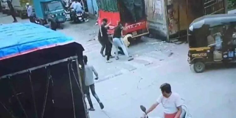 रॉडने दोघांवर हल्ला, एकाचा मृत्यू,पुण्यात भरदिवसा हत्येचा थरार