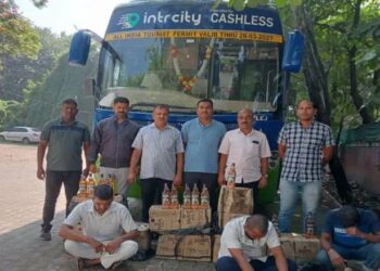 गोव्यातील दारूचा मोठा साठा जप्त.