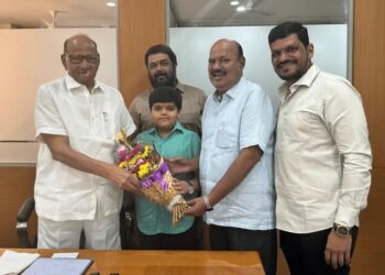 पिंपरी चिंचवडच्या माजी महापौरांनी घेतली शरद पवारांची भेट,अजित पवारांना बालेकिल्ला धोक्यात  ???