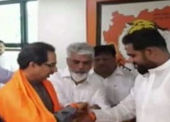 फरार ड्रग्ज तस्कर ललित पाटील ठाकरे-भुसें, शिवसेना प्रवेशाचे जुने फोटो व्हायरल..