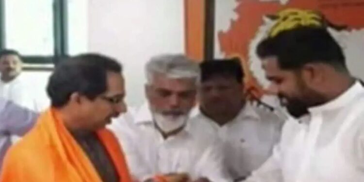 फरार ड्रग्ज तस्कर ललित पाटील ठाकरे-भुसें, शिवसेना प्रवेशाचे जुने फोटो व्हायरल..