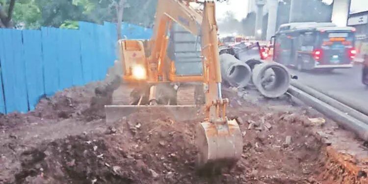 पुणे विद्यापीठ परिसरामध्ये सुरू असलेल्या रस्ता रुंदीकरणासाठी पालिकेकडे नाहीत पैसे!