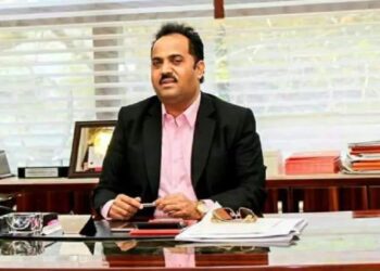 अनधिकृत बांधकामाला महापालिकेची नोटीस,माजी खासदार संजय काकडेंच्या अडचणीत वाढ,