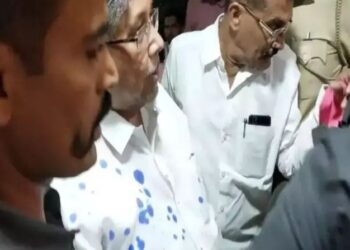 सोलापूरमध्ये चंद्रकांत पाटलांवर पुन्हा शाई फेक, भीम आर्मीचे प्रदेशाचे अध्यक्ष सिताराम गंगावणे यांनी स्वीकारली जबाबदारी,भीम आर्मीच्या कार्यकर्त्याला घेतलं ताब्यात..