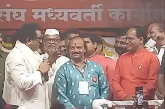 मनसेच्या बारामती मतदार संघ कार्यालयाचं उद्घाटन, कार्यकर्त्याचं नाव अजित पवार, राज ठाकरे हसत म्हणाले ‘काका’ म्हणू नको रे बाबा….