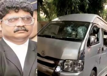 अज्ञातांकडून वकील गुणरत्न सदावर्तेंच्या गाडीची तोडफोड..