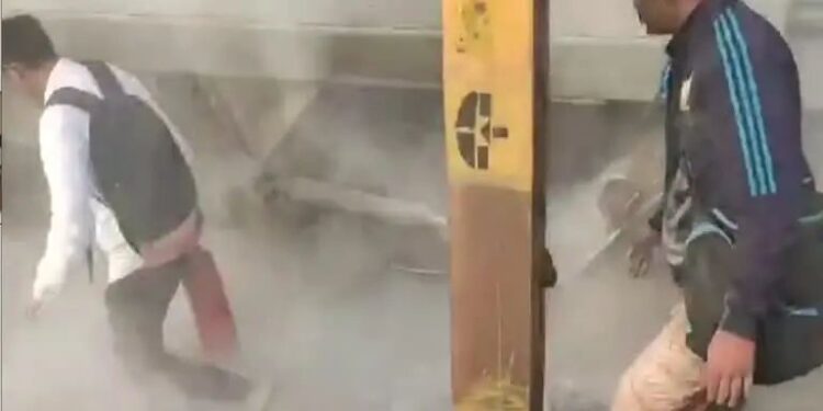 पुणे मुंबई सिंहगड एक्सप्रेसला अचानक लागली आग..