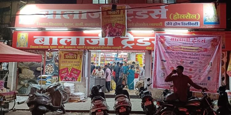 वेताळबाबा ते कुसळकर चौक हा रस्ता मोकळा श्वास कधी घेणार ?? पुणे महानगरपालिकेनेच बेकायदेशीर उभारलेले शेडला पाठराखण करीत आहे का ??