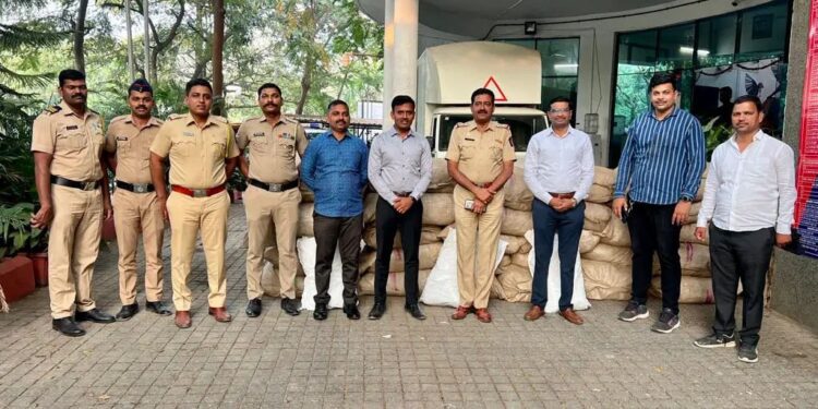 18 लाखांचा गुटखा जप्त हिंजवडी पोलिसांनी केला कारवाई दोघांना अटक..