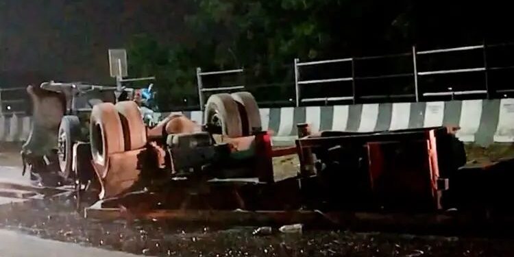 पुणे-बंगळुरू मार्गावर कात्रज येथील नव्या बोगद्याच्या जवळ मोठा अपघात, पहाटे चार वाहने धडकली, दोन ठार…