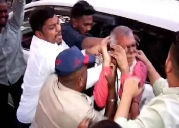 नामदेव जाधवांवर हल्ला, शरदनिष्ठ राष्ट्रवादीच्या कार्यकर्त्यांनी तोंडाला फासले काळे !!!