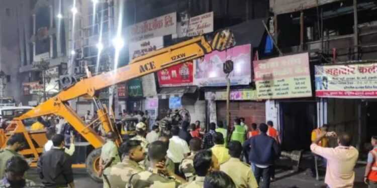 ऐतिहासिक भिडे वाड्यातील राष्ट्रीय स्मारकाचा मार्ग मोकळा, मोठ्या पोलिस बंदोबस्तात जमीनदोस्त महानगरपालिकेने घेतला ताबा….