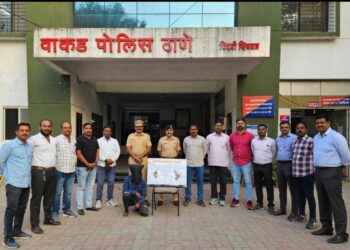 वाकड पोलिसांनी परिसरात दहशत पसरवणाऱ्या रेकॉर्डवरील गुन्हेगारा कडून २ देशी बनावटीचे पिस्टल, २ जिवंत काडतुस (राऊंड) जप्त..