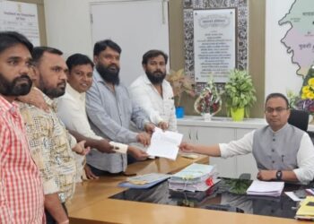 शौर्य स्तंभाला अभिवादन  करण्यासाठी आलेल्या अनुयासाठी पाण्याचे टँकर नकोत यासाठी संविधान ग्रुपचे श्री.सचिन गजरमल आक्रमक पुण्याचे पालकमंत्री यांना घेराव घालण्याचा दिला इशारा..