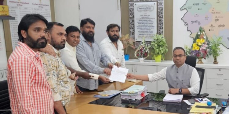 शौर्य स्तंभाला अभिवादन  करण्यासाठी आलेल्या अनुयासाठी पाण्याचे टँकर नकोत यासाठी संविधान ग्रुपचे श्री.सचिन गजरमल आक्रमक पुण्याचे पालकमंत्री यांना घेराव घालण्याचा दिला इशारा..