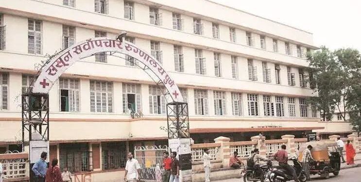 पुण्यातील ससून हॉस्पिटल मधील हा धक्कादायक प्रकार, वाहनतळाचे कंत्राट संपूनही वर्षभरापासून कंत्राटदार वाहन चालकां कडून बेकायदा पद्धतीने शुल्काची वसुली.