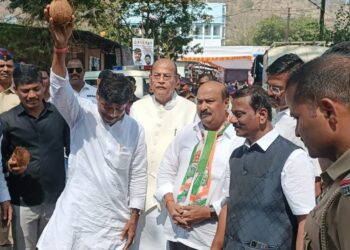 टाकीच्या उद्घाटनासाठी लढाई.. महाराष्ट्राचे उपमुख्यमंत्री यांनी उद्घाटन करायच्या आधीच काँग्रेसचे दत्ता बहिरट यांनी केले टाकीचे उद्घाटन , संपूर्ण परिसराला छावणीचे स्वरूप ..