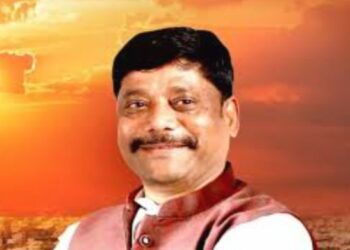 आमदार रवींद्र धंगेकर यांच्यावर चतुर्श्रुंगी पोलीस स्टेशन येथे गुन्हा दाखल; महापालिका अधिकाऱ्याला शिवीगाळ करणे पडले महागात