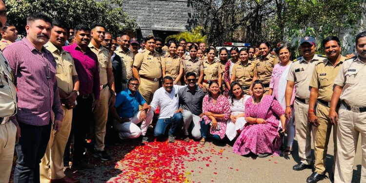 पोलिस अधिकाऱ्याची बदली , चतुर्शिंगी पोलीस स्टेशनचे शिस्तप्रिय व दबंग असे पोलीस वरिष्ठ पोलीस निरीक्षक बालाजी पांढरे यांनी चतुर्शिंगी पोलीस स्टेशन चा पदभार सोडला अतिशय भावनिक वातावरणात पोलीस स्टेशनच्या कर्मचाऱ्यांनी त्यांना निरोप दिला..