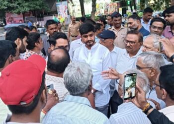 रहिवाशांच्या सुरक्षिततेबाबत औंध परिसराची पहाणी छत्रपती शिवाजी नगरचे आमदार सिद्धार्थ शिरोळे यांनी पोलिसांबरोबर केली.