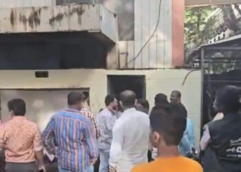 लोखंड चोरण्यासाठी  चक्क चोर शिरले पुणे महानगरपालिकेत ??  महानगरपालिकेची सुरक्षा यंत्रणा रामभरोसे !!!