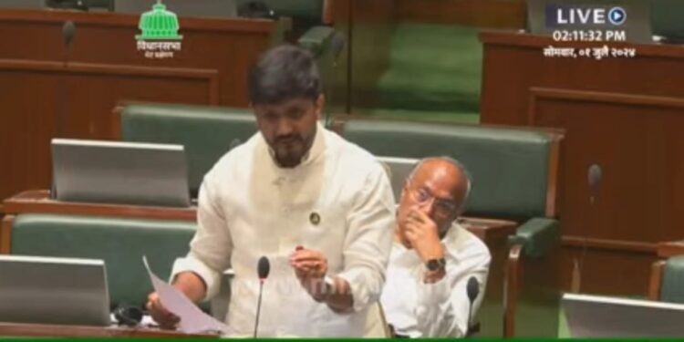 पुणे शहरातील  होर्डिंगची उंची व रुंदी याचे ऑडिट करण्यासाठी शासनास निर्देश द्यावे  आमदार सिद्धार्थ शिरोळे