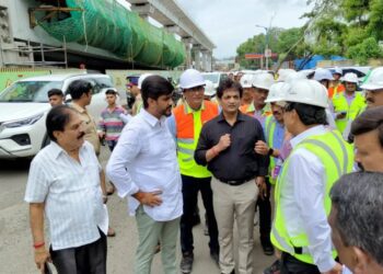 आमदार सिद्धार्थ शिरोळे यांनी छत्रपती शिवाजीनगर ते हिंजवडी मेट्रोबाबत रखडलेल्या या कामाबद्दल त्यांनी अधिकार्यांना फैलावर घेतले…