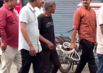 सांगवी पोलीस स्टेशन हद्दीतील गुंडाची दहशत कमी करण्यासाठी मुंडन करून काढली धिंड काढली