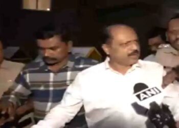 मोठी बातमी, रुग्णालयात आणलेल्या सचिन वाझेचे ‘या’ नेत्यावर खळबळजनक आरोप!! तुरुंगातील गुंड हे भाजपाचे प्रवक्ते  सुषमा अंधारेंनी थेट घेतले ‘या’ नेत्याचे नाव!!!