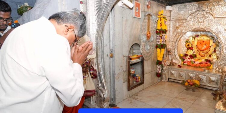 चंद्रकांतदादा पाटील चतृ:शृंगीच्या दर्शनाला..