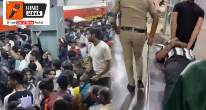 वांद्रे टर्मिनसवर चेंगराचेंगरी; अनेक प्रवासी जखमी, दोघांची प्रकृती गंभीर