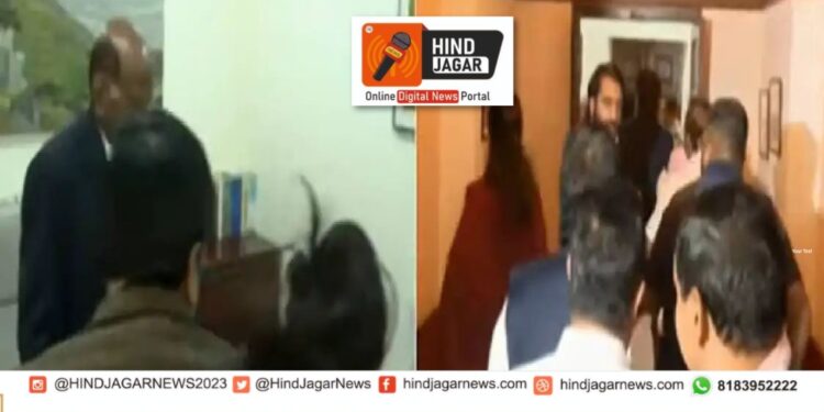 मोठी बातमी – अजित पवार शरद पवारांच्या निवासस्थानी..