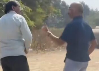 राष्ट्रवादी काँग्रेस नेते बाबुराव चांदेरे यांनी भरदिवसा  नागरिकाला मारहाण…अजित पवार यांचे निकटवर्तीय बाबुराव चांदेरे..