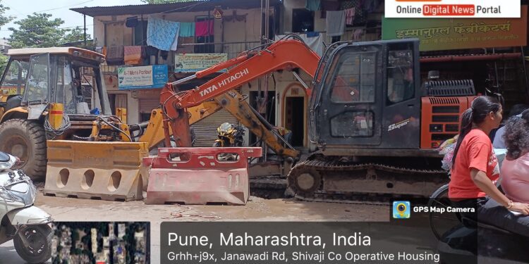 रस्ता खोदायला परवानगी नसताना सुद्धा बेकायदेशीर रस्ता खोदाई !!! कुसाळकर पुतळा चौक ते वेताळबाबा चौका पर्यंत बेकायदेशीर रस्ता खोदाई करण्यात आली आहे पुणे महानगरपालिकेच्या अधिकाऱ्यांचे मात्र या बेकायदेशीर खोदाई तक्रार करून सुद्धा दुर्लक्ष…. वरिष्ठांचे आदेश दुडकवत कनिष्ठ अधिकारी सगळे ठेकेदारा बरोबर आपले वैयक्तिक आर्थिक हित जपत असल्याचे आरोप…