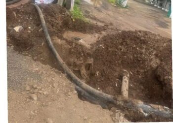 पुणे कोरेगाव पार्कमध्ये बेकायदेशीर खोदाई व उघड्यावर केबल रात्रीच्या अंधारात, बेकायदेशी केबल मुळे नागरिकांना होतो त्रास पुणे महानगरपालिकेचे पथ गप्पा का?